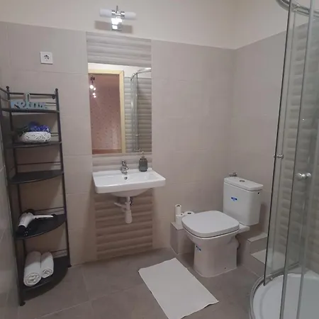 מלון דירות Downtown Deluxe גיור