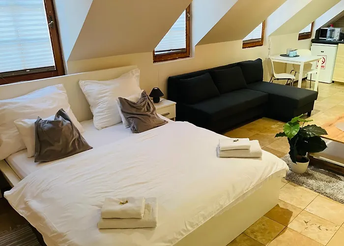 Downtown Deluxe 3* غيور